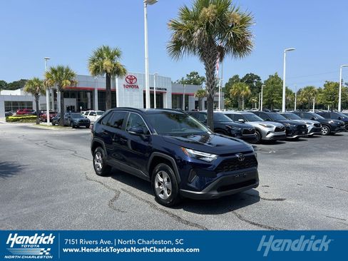 Used 2022 Toyota RAV4 XLE w/ Convenience Package FWD image 1