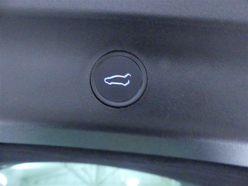Used 2024 Tesla Model Y Long Range AWD/4WD image 25