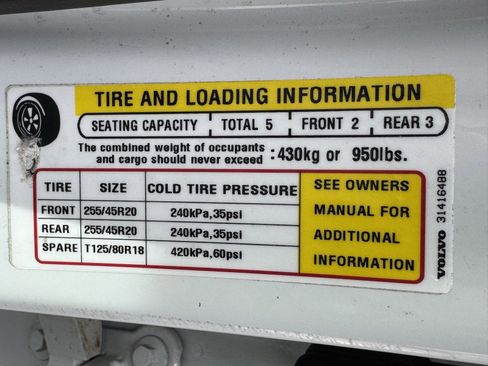 Used 2024 Volvo XC60 B5 Plus w/ Protection Package Premier image 24