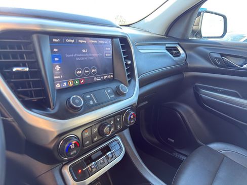Used 2023 GMC Acadia SLT w/ Elevation Edition image 22