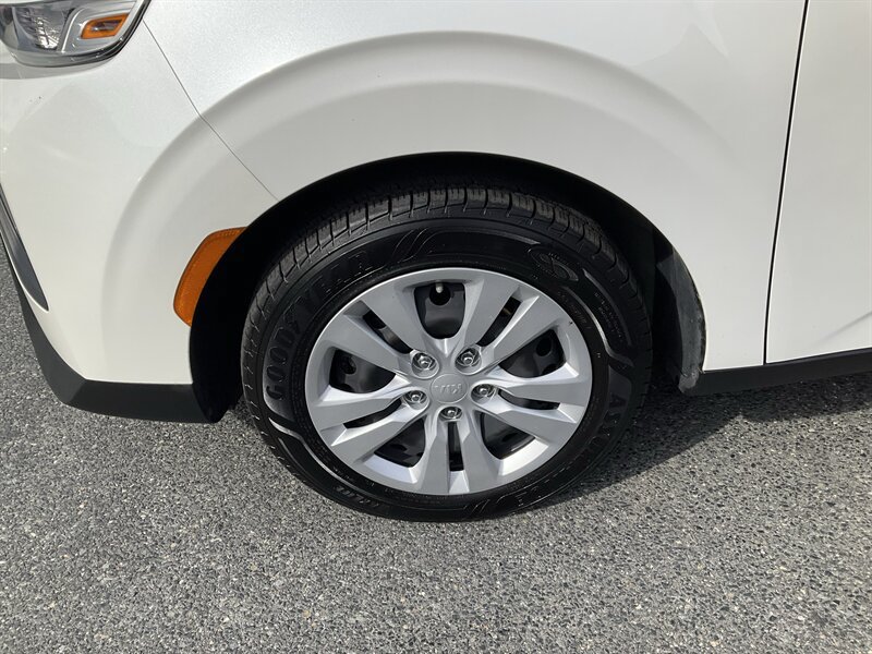 Used 2021 Kia Soul LX FWD image 10