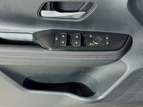 Used 2025 Nissan Kicks SR image 15