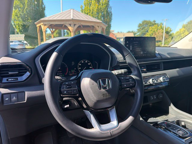 Used 2025 Honda Pilot Touring image 19
