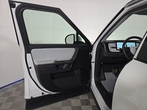 Used 2024 Rivian R1S Adventure AWD/4WD image 16