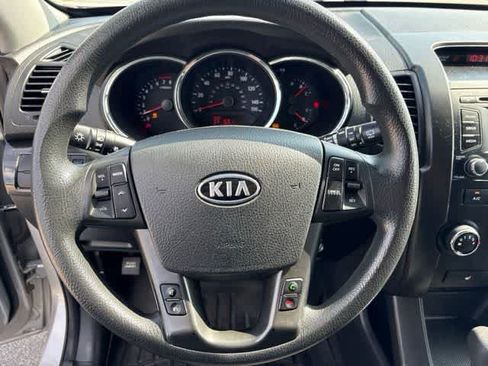 Used 2013 Kia Sorento LX w/ Convenience Pkg FWD image 14