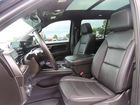 Used 2025 Chevrolet Suburban Z71 w/ Z71 Off-Road Package AWD/4WD image 20