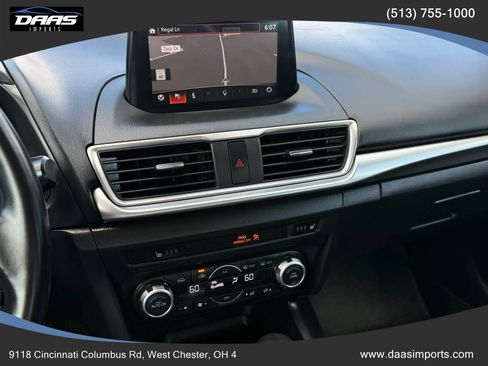 Used 2018 MAZDA MAZDA3 Touring FWD image 40