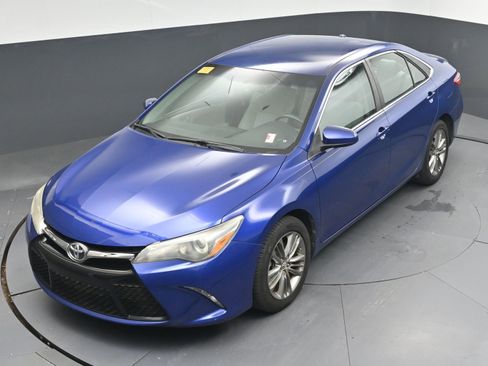 Used 2015 Toyota Camry SE FWD image 30
