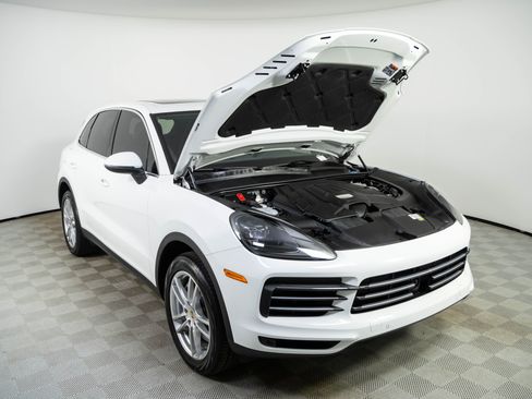 Certified 2023 Porsche Cayenne AWD/4WD image 33
