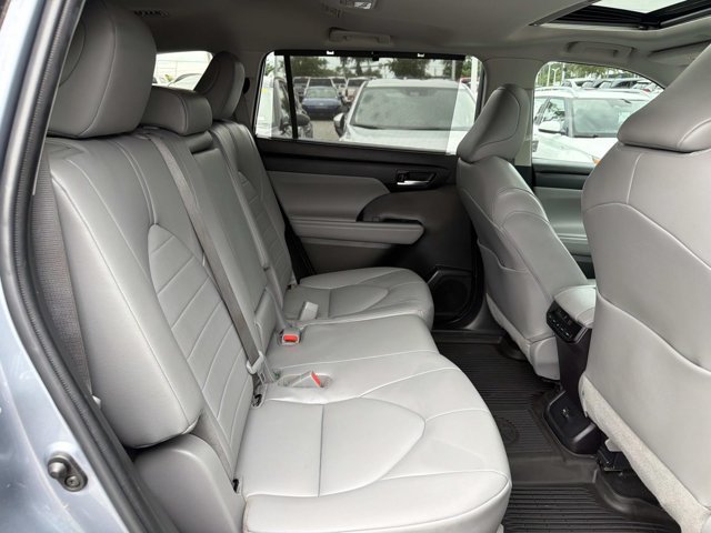 Used 2022 Toyota Highlander XLE FWD image 20