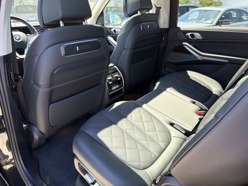Used 2026 BMW X7 xDrive40i w/ Premium Package AWD/4WD image 10