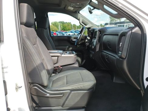 Used 2019 Chevrolet Silverado 1500 Custom Trail Boss w/ Custom Convenience Package AWD/4WD image 18