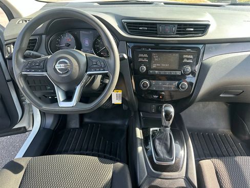 Used 2018 Nissan Rogue Sport S w/ S Appearance Package FWD image 11