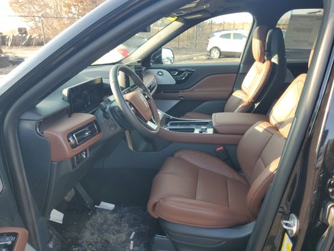 New 2026 Lincoln Aviator Reserve image 11