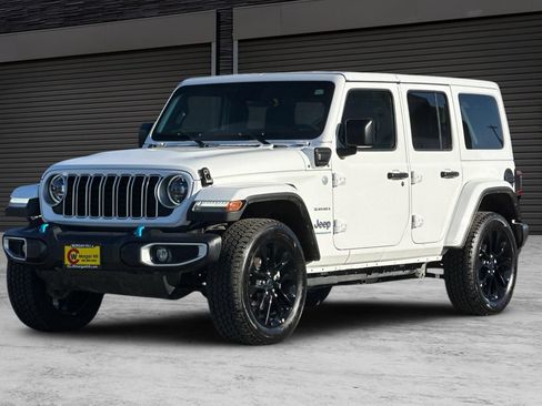 Used 2024 Jeep Wrangler Unlimited Sahara AWD/4WD image 9