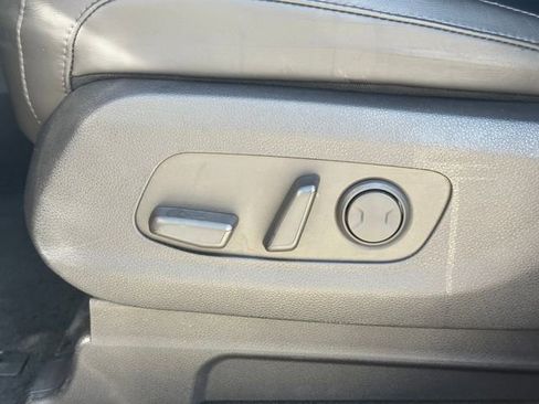 Used 2022 Kia Carnival LX image 24