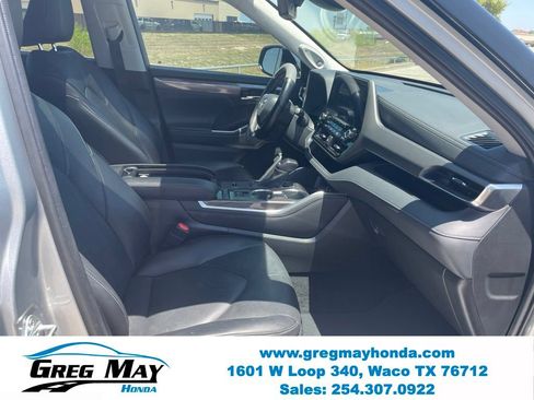 Used 2022 Toyota Highlander Limited FWD image 34