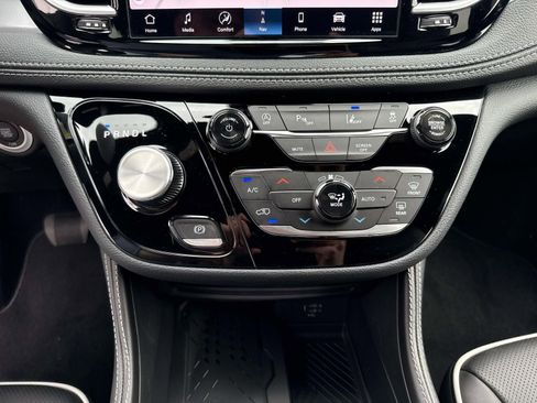 New 2026 Chrysler Pacifica Limited w/ S Appearance Package image 27