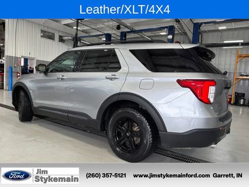 Used 2023 Ford Explorer XLT w/ XLT Sport Appearance Package AWD/4WD image 7
