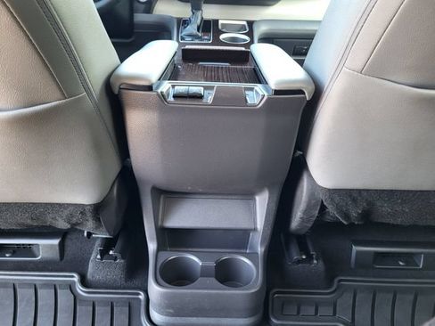 Used 2023 Toyota Sienna XLE FWD image 23