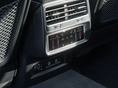 Certified 2025 Audi Q8 Prestige image 28