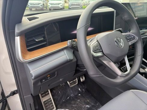 New 2026 Volkswagen Tiguan SEL R-Line AWD/4WD image 39