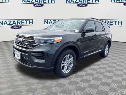 Used 2024 Ford Explorer XLT AWD/4WD image 3