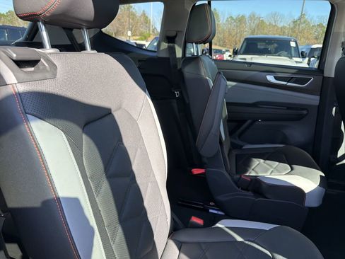 New 2026 Volkswagen Atlas Peak Edition AWD/4WD image 17