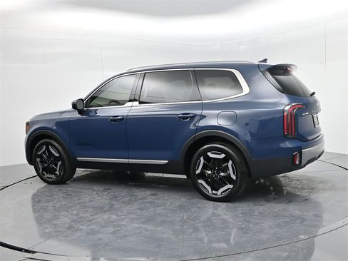 Certified 2023 Kia Telluride EX image 5