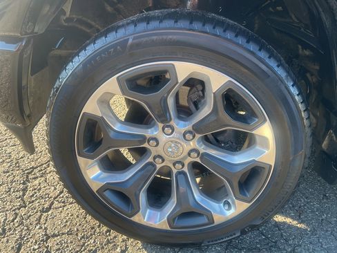 Used 2019 RAM 1500 Limited w/ Body Color Bumper Group image 11