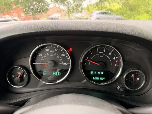 Used 2017 Jeep Wrangler Unlimited Rubicon w/ Connectivity Group AWD/4WD image 17