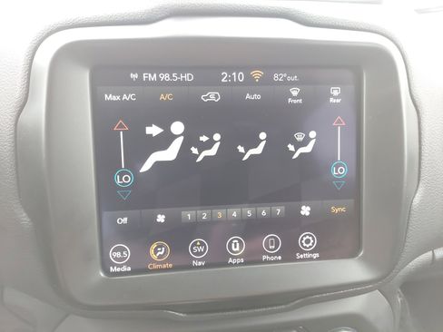 Used 2023 Jeep Renegade Latitude image 18