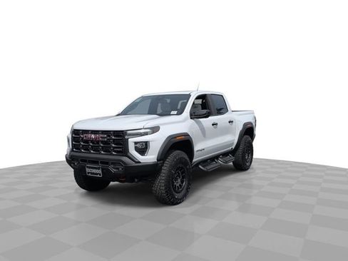 New 2026 GMC Canyon AT4X w/ AT4X AEV Edition AWD/4WD image 4