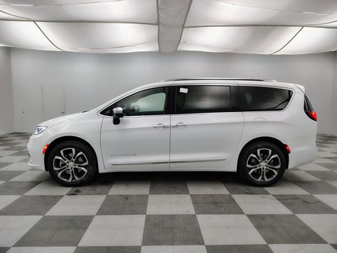 New 2026 Chrysler Pacifica Pinnacle AWD/4WD image 8