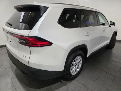Used 2024 Toyota Grand Highlander AWD image 5
