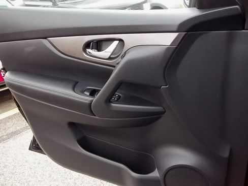 Used 2015 Nissan Rogue S AWD/4WD image 13