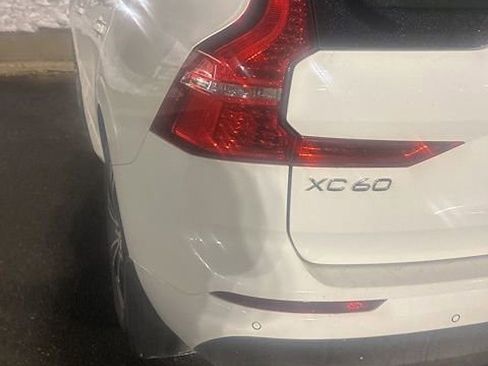 Used 2020 Volvo XC60 T6 Momentum image 12