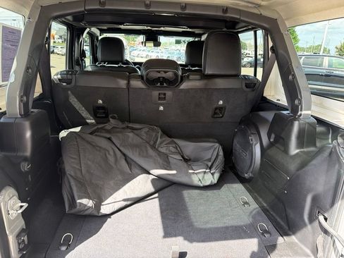 Used 2022 Jeep Wrangler Unlimited Rubicon AWD/4WD image 16