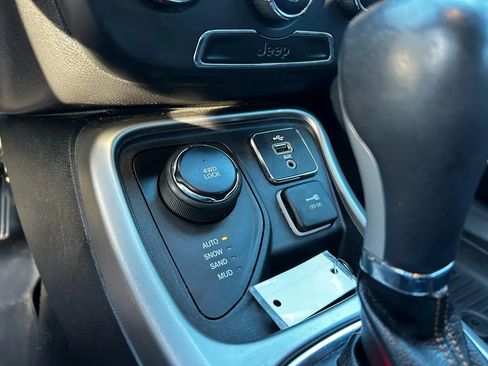 Used 2018 Jeep Compass Latitude image 23