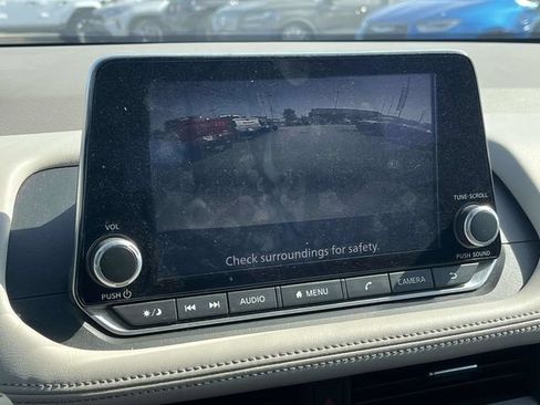 Used 2025 Nissan Rogue SV FWD image 30