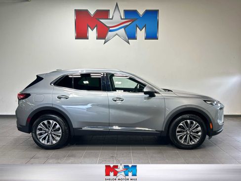 Used 2025 Buick Envision Preferred AWD/4WD image 1