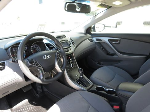 Used 2014 Hyundai Elantra SE w/ Option Group 02 FWD image 25