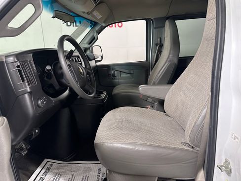Used 2017 Chevrolet Express 3500 LT w/ LT Preferred Equipment Group RWD image 12