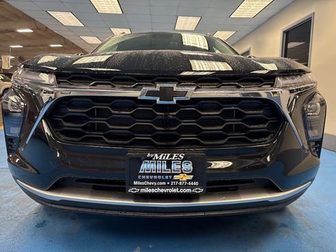 New 2026 Chevrolet Trax LT w/ Driver Confidence Package FWD image 12