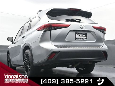 Used 2021 Toyota Highlander XLE image 17