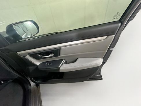 Used 2017 Honda CR-V LX image 29