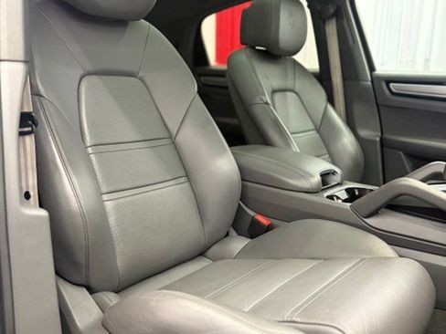 Used 2022 Porsche Cayenne Platinum Edition AWD/4WD image 15