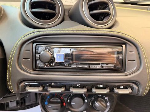 Used 2015 Alfa Romeo 4C Spider w/ Convenience Group image 21