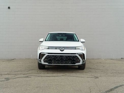Used 2025 Volkswagen Taos SEL AWD/4WD image 10