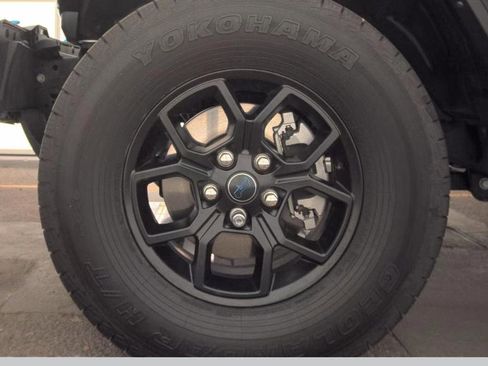 Used 2024 Jeep Wrangler Unlimited AWD/4WD image 6